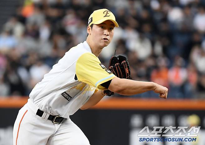 15일 대전 한화생명볼파크에서 열린 두산-한화전. 선발투수 엄상백이 투구하고 있다. 대전=정재근 기자 cjg@sportschosun.com/2025..5.15/