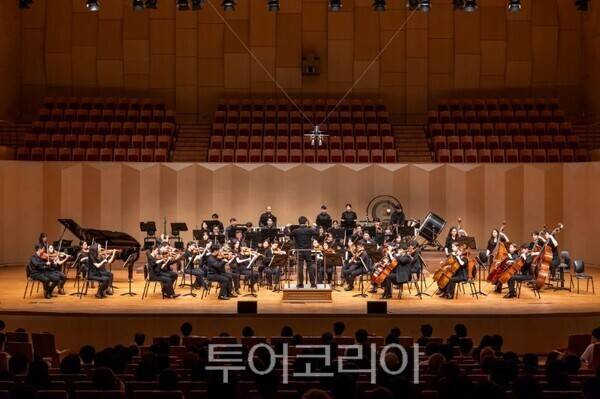 '심포니 인 오페라 & 발레 (Symphony in Opera & Ballet)'포스터/투어코리아뉴스 정명달 기자