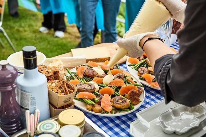 /홉스코치프랑스 치즈로 만든 제철 구운 채소 샐러드