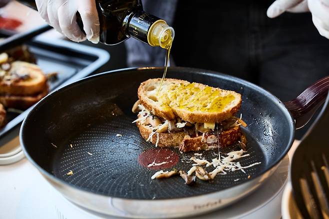 프랑스 치즈 샌드위치/홉스코치