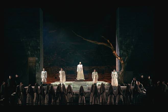 오페라 물의 정령에서 공주의 병에 대해 논의하는 장면 /(c) 예술의전당 제공