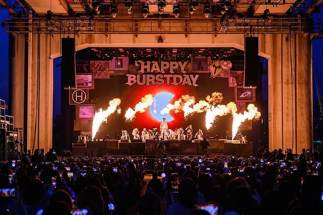 Seventeen performs during its 10th anniversary concert, "B-Day Party: Burst Stage," on Jamsu Bridge in Seoul, Sunday. (Pledis Entertainment)