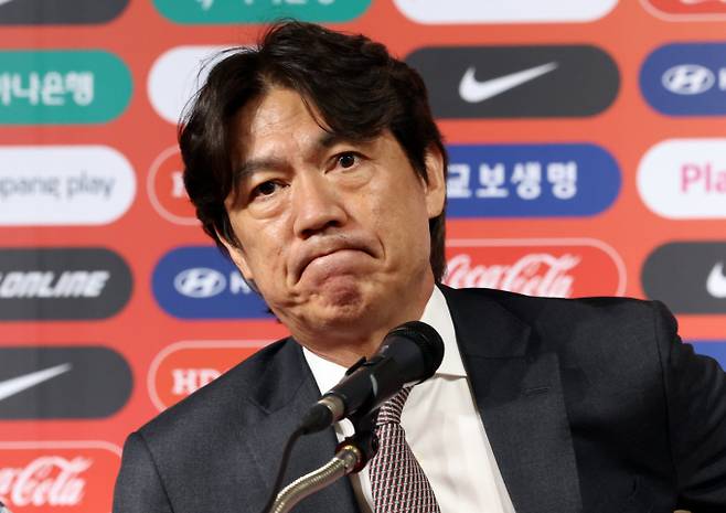 홍명보 한국 축구대표팀 감독이 다음달에 있을 2026 북중미월드컵 아시아 지역 3차 예선 9·10차전에 나설 선수 26명을 발표했다. 사진은 26일 서울 종로구 축구회관에서 열린 기자회견에 참석한 홍명보 감독의 모습. /사진=뉴스1