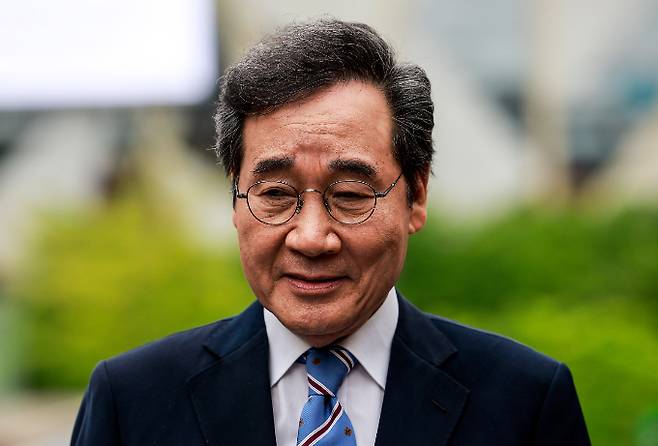 이낙연 새미래민주당 상임고문이 '이재명 후보의 장기집권을 막아달라'는 메시지를 26일 냈다. 사진은 지난 6일 서울 중구 달개비 컨퍼런스하우스에서 한덕수 전 국무총리와 오찬회동을 마친 이 고문. /사진=뉴시스