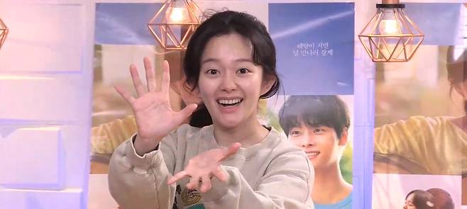 MBC FM4U ‘정오의 희망곡 김신영입니다’