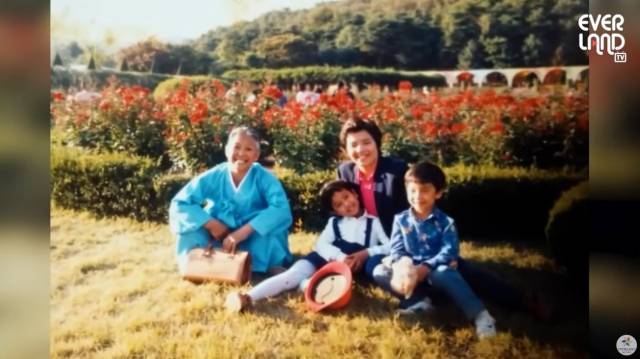 에버랜드 장미축제 40주년을 기념해 제작된 추억사진 스페셜 영상의 한 장면. 사진 제공=에버랜드