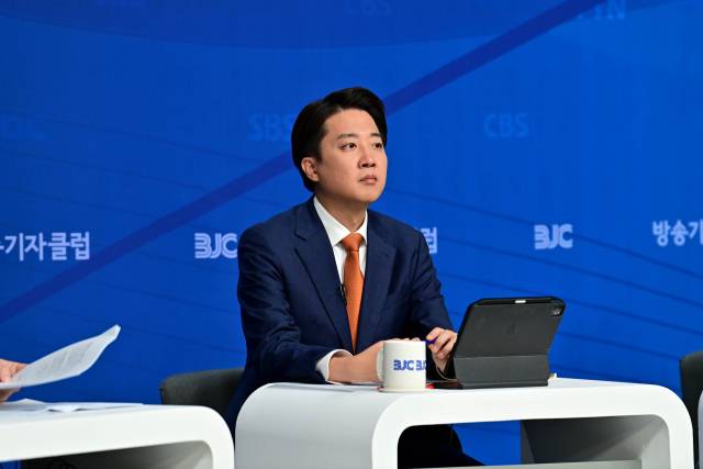 이준석 개혁신당 대선 후보가 26일 서울 양천구 한국방송회관에서 열린 한국방송기자클럽 초청 토론회에 참석해 있다. 연합뉴스