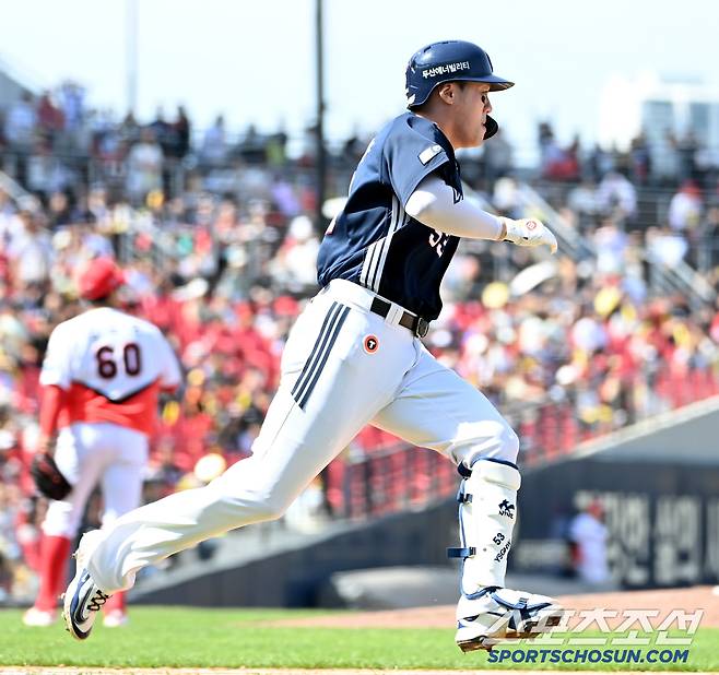 18일 광주KIA챔피언스필드에서 열린 두산과 KIA의 경기, 4회초 두산 양석환이 2루타를 치고 질주하고 있다. 광주=허상욱 기자wook@sportschosun.com/2025.05.18/