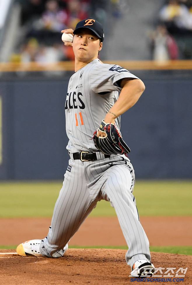 26일 잠실구장에서 열린 LG 트윈스와 한화 이글스의 경기. 한화 엄상백이 역투하고 있다. 잠실=박재만 기자 pjm@sportschosun.com/2025.03.26/