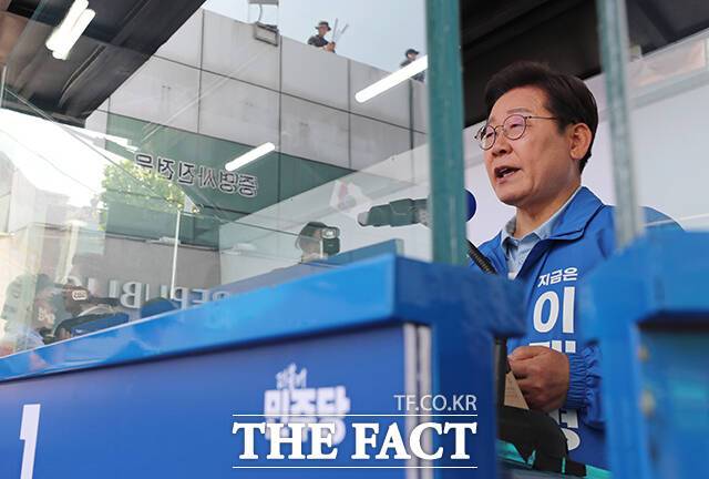 내달 3일 대선을 앞두고 이재명 더불어민주당 대선 후보가 '커피 원가 120원' '호텔경제학' '거북섬 웨이브파크' 발언으로 설화를 겪고 있다. /배정한 기자