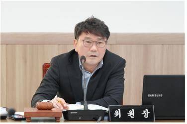 2024회계연도 결산검사 대표위원인 하남시의회 최훈종 도시건설위원회 위원장. 하남시의회 제공