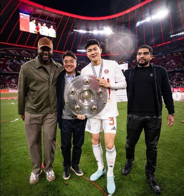 에이전시 오렌지볼과 함께 한 김민재. 오른쪽 끝이 인터뷰에 응한 마우로 아우베스. 김민재 인스타그램 캡처