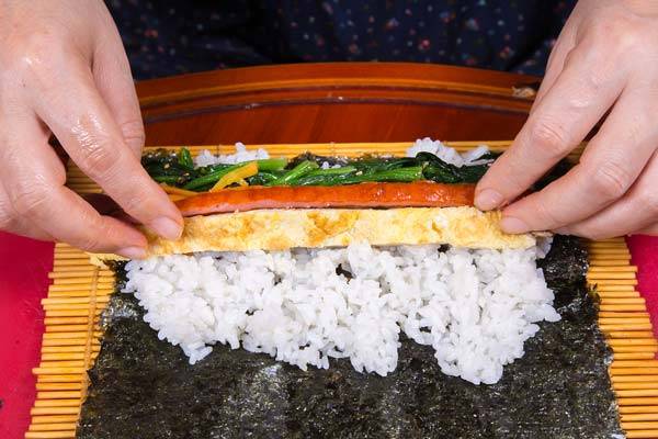 김밥 속 햄과 같은 적색육 및 가공육은 체내 염증을 유발해 노화 및 질병을 유발한다./사진=클립아트코리아