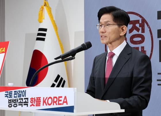 김문수 국민의힘 대선 후보가 27일 서울 여의도 중앙당사에서 열린 '국토 판갈이 : 방방곡곡 핫플 KOREA - 새롭게 대한민국' 공약을 발표하고 있다. 임현동 기자