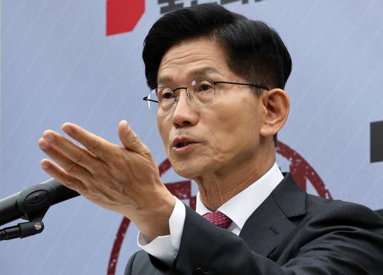 김문수 국민의힘 대선 후보가 27일 서울 여의도 중앙당사에서 열린 '국토 판갈이 : 방방곡곡 핫플 KOREA - 새롭게 대한민국' 공약발표를 마친 뒤 국민께 드리는 약속을 말하고 있다. 임현동 기자