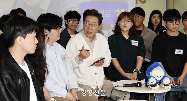이재명 더불어민주당 대선후보가 26일 오전 경기 수원시 영통구 월드컵로 아주대학교에서 열린 ‘아주대와 함께하는 대학생 간담회’에서 발언하고 있다. 2025.05.26 박민규 선임기자