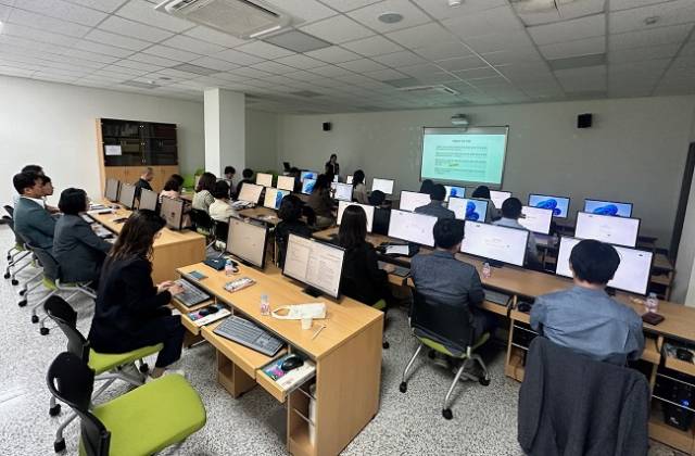 ▲ 챗GPT 실전 활용 교육 진행 모습 ⓒ안산시