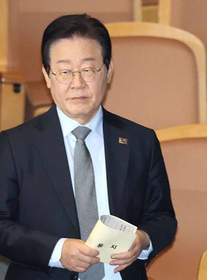 1월 8일 이재명 당시 더불어민주당 대표가 국회 본회의에서 김건희 특검법 등에 대해 투표를 하고 있다. 뉴스1