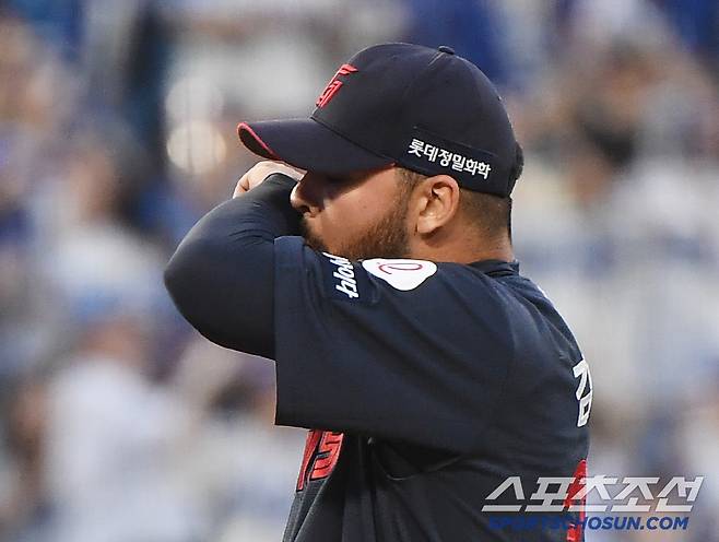 27일 대구 라이온즈파크에서 열린 롯데-삼성전. 2회말 2사 만루 김성윤 타석. 감보아가 홈스틸을 허용한 후 당황하고 있다. 대구=정재근 기자 cjg@sportschosun.com/2025.5.27/