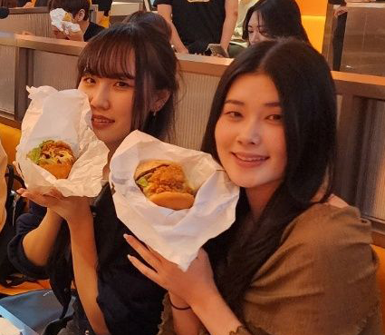 시부야 맘스터치를 찾은 일본 젊은 고객들. 맘스터치