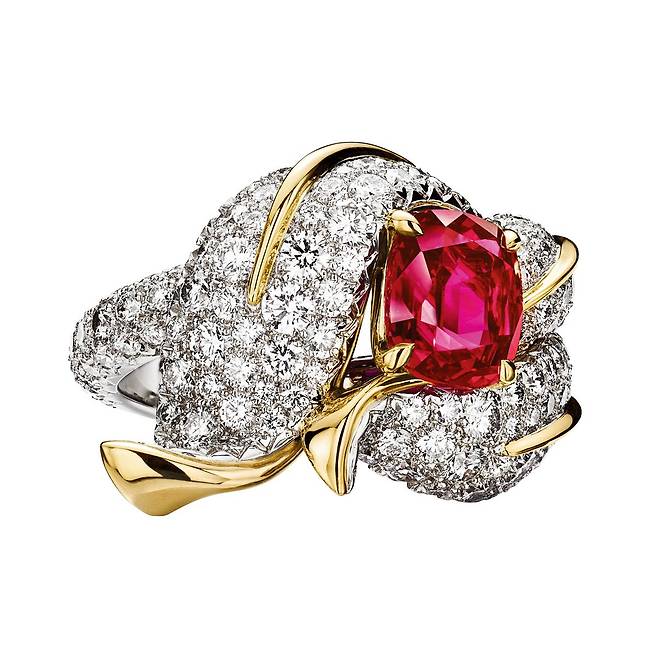 18K 옐로골드와 다이아몬드, 언힌스드 루비를 세팅한 불가사리 루비 링.