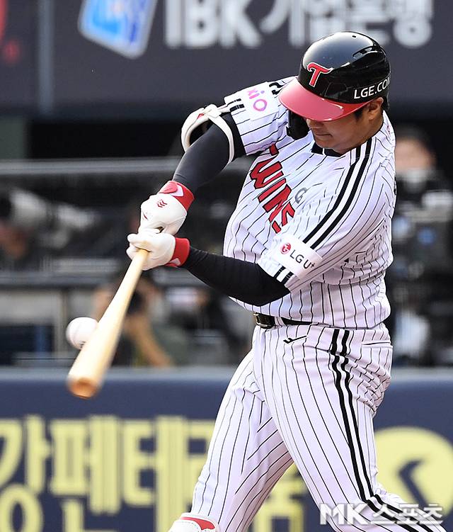 문보경이 27일 잠실 한화전에서 적시타를 치고 있다. 사진(잠실 서울)=천정환 기자