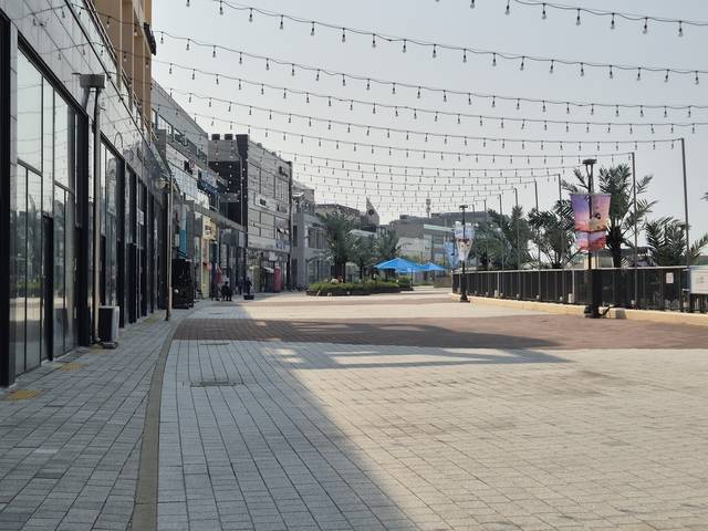 27일 경기 시흥시 거북섬 내 웨이브파크 인근 상가가 행인을 찾아보기 어려운 한산한 모습을 보이고 있다. 조언 기자