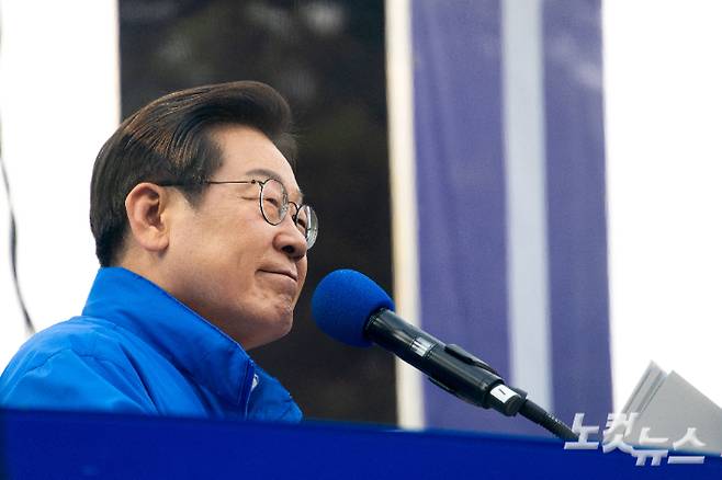 이재명 더불어민주당 대선 후보가 28일 서울 광진구 어린이대공원 앞에서 열린 유세에서 지지를 호소하고 있다. 윤창원 기자