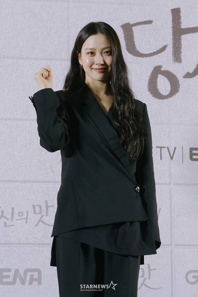 배우 고민시가 8일 오후 서울 마포구 상암동 스탠포드호텔에서 진행된 지니TV 드라마 '당신의 맛' 제작발표회에 참석해 포즈를 취하고 있다. /사진제공=지니TV 2025.05.08 /사진=이동훈 photoguy@