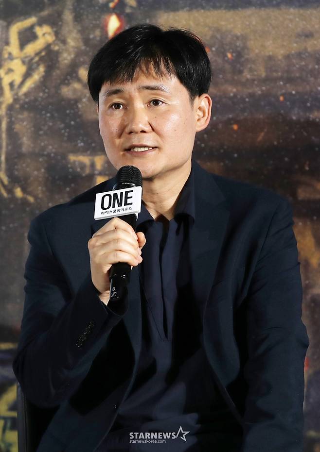 이성태 감독이 28일 서울 광진구 롯데시네마 건대입구에서 진행된 드라마 'ONE : 하이스쿨 히어로즈' 제작발표회에 참석해 질의응답을 하고 있다. /2025.05.28 /사진=김휘선 hwijpg@