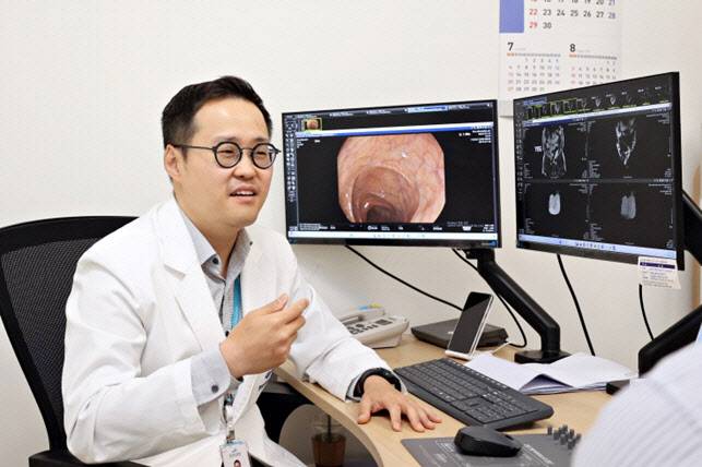 중앙대학교광명병원 소화기내과 신승용 교수는 과민성장증후군에 대해 “조급해하지 말고 꾸준히 자신에게 맞는 방식으로 접근하면 증상은 분명히 나아질 수 있다”고 조언했다.