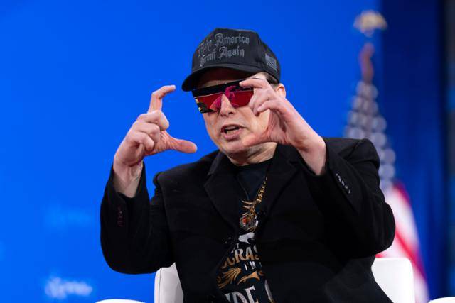 일론 머스크 테슬라 최고경영자(CEO)가 올해 2월 메릴랜드주 옥슨힐에서 열린 보수정치행동회의 행사에 참석해 연설하고 있다. 옥슨힐=AP 연합뉴스