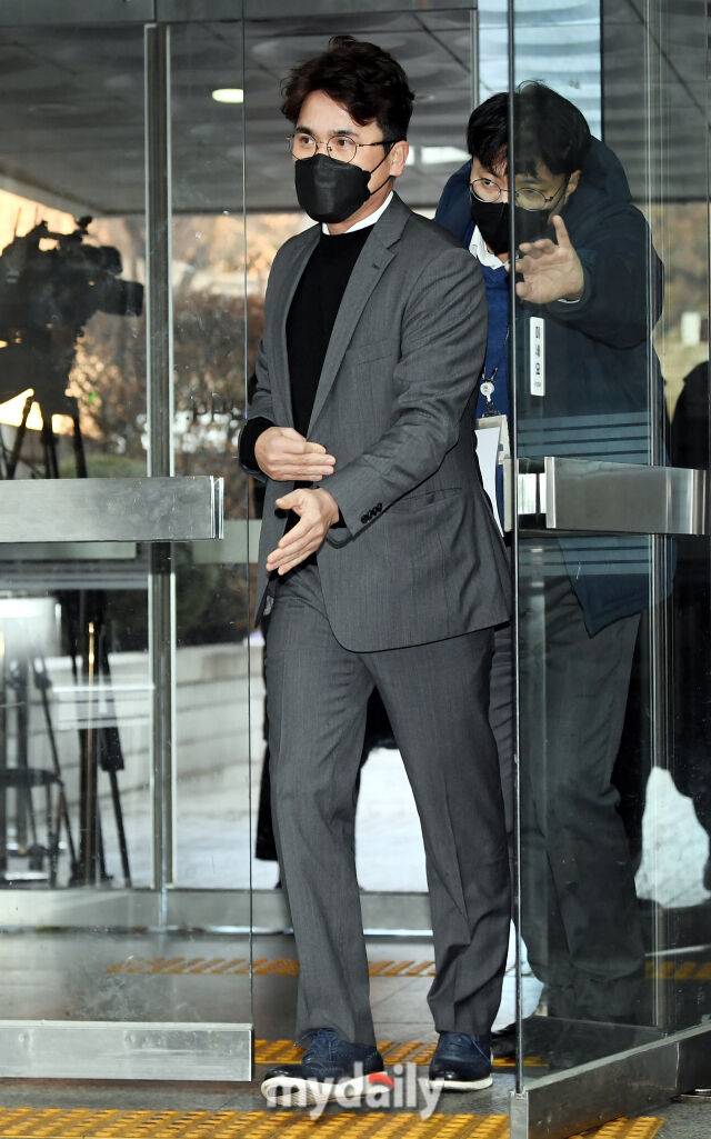 2024년 1월 30일 KIA 타이거즈 장정석 전 단정이 배임수재 혐의에 대한 구속 전 피의자심문(영장심사)를 위해 서울중앙지법으로 향하고 있다. 장정석 전 단장과 김종국 전 감독은 KIA타이거즈 후원사인 한 커피업체로부터 금품을 수수한 혐의를 받고 있다. 앞서 KIA 타이거즈는 28일 김종국 감독에게 직무를 정지 시켰고, 29일 김종국감독과 계약을 해지했다./마이데일리