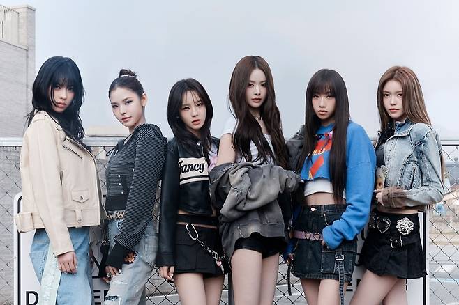 웨이크원, Mnet 제공