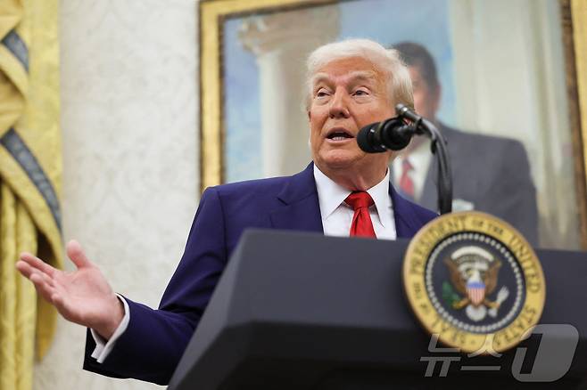 28일(현지시간) 도널드 트럼프 미국 대통령이 백악관에서 열린 워싱턴DC 임시 연방검사장 임명식에서 기자들의 질문에 답하고 있다. 2025.05.28 ⓒ 로이터=뉴스1 ⓒ News1 김지완 기자