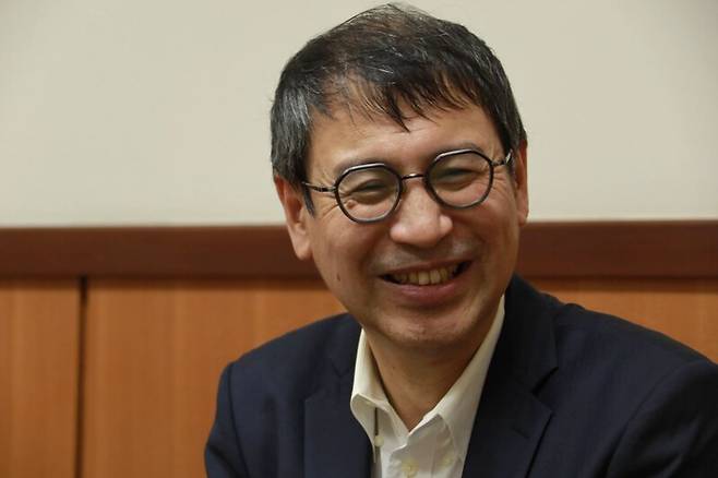 린쯔룬 국립대만대 교수가 국립대만대 도서관에서 한겨레와 인터뷰하고 있다. 장영식 사진기자 제공