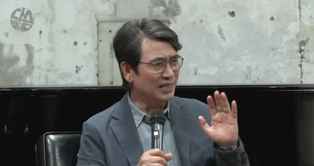 유시민 작가가 28일 유튜브 채널 딴지방송국 '김어준의 다스뵈이다'에 출연해 발언하고 있다. 유튜브 '딴지방송국' 채널 캡처