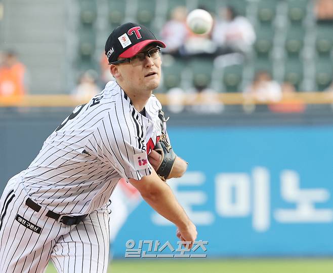 2025 KB0리그 프로야구 LG트윈스와 한화이글스의 경기가 28일 오후 서울 잠실야구장에서 열렸다. LG 선발 코엔 윈이 등판해 역투하고 있다. 잠실=김민규 기자 mgkim1@edaily.co.kr /2025.05.28/