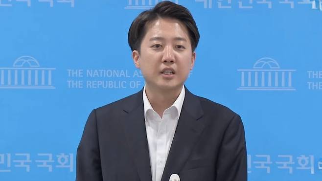 이준석 개혁신당 대선 후보가 30일 오후 긴급 기자회견을 열고 의원직 제명론에 대해 입장을 밝히고 있다. (SBS 캡처)