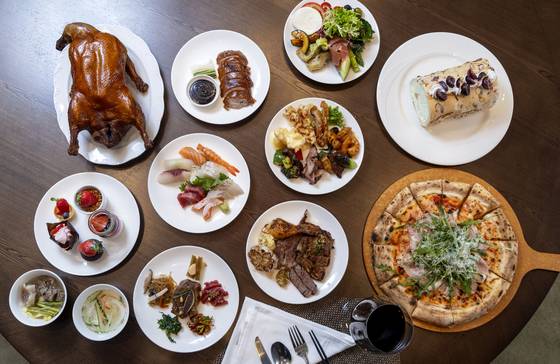 서울 호텔가에서 가장 치열한 격전지는 뷔페다. 더 킹스(앰배서더 서울 풀만 호텔)의 대표 메뉴. 장진영 기자