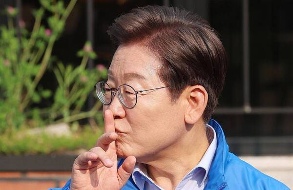 30일 강원도 원주시 반곡동 원주행복마당에서 유세를 마친 이재명 더불어민주당 대선 후보. 연합뉴스