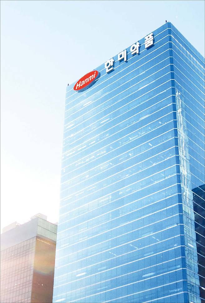 한미약품은 후계 구도가 제대로 자리 잡지 못한, 승계 전략 부재 상태서 경영권 분쟁이 발생한 사례다. 사진은 한미약품 사옥. (한미약품 제공)