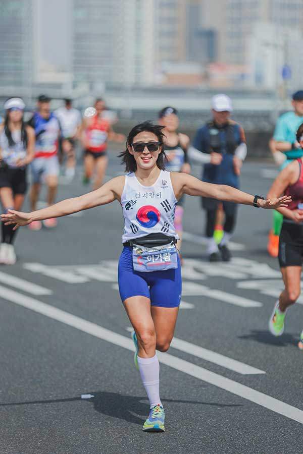 러닝크루에서 활동하며 국내 여러 마라톤 대회에도 출전했다.