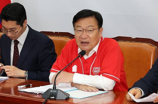 국민의힘 정점식 클린선거본부장이 30일 국회에서 열린 '이재명 가족 비리 진상 조사단' 회의를 마친 뒤 브리핑하고 있다. ⓒ연합뉴스