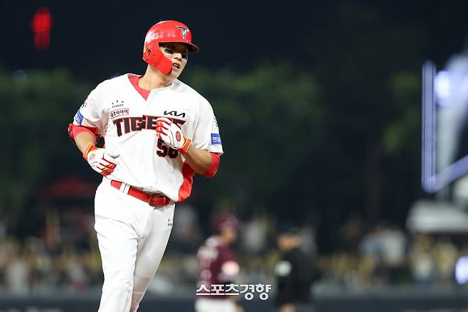 KIA 오선우가 27일 키움전에서 홈런을 치고 달리고 있다. KIA 타이거즈 제공