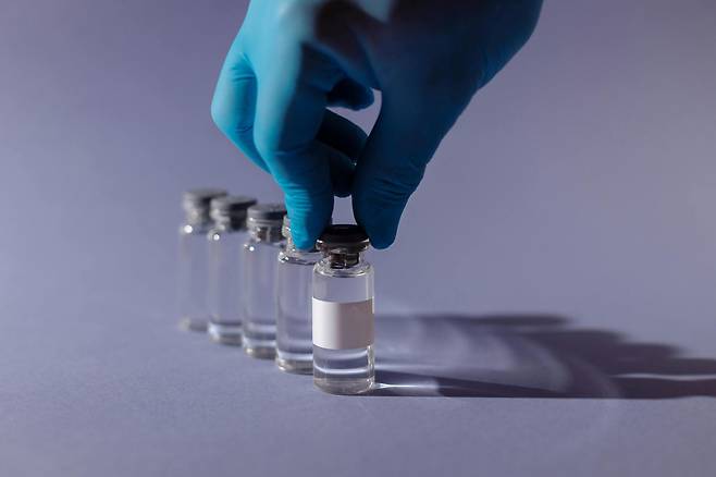 약품이 담겨있는 작은 병들