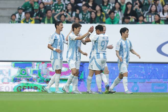 전주월드컵경기장/ K리그1/ 전북현대모터스 vs 울산HDFC/ 울산 이청용 득점/ 골 세레머니/ 사진 김정수