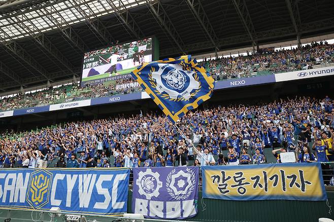 전주월드컵경기장/ K리그1/ 전북현대모터스 vs 울산HDFC/ 울산 처용전사/ 관중/ 사진 김정수