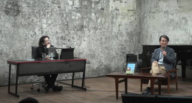 지난 28일 유튜브 방송 '김어준의 다스뵈이다'에 출연해 발언하는 유시민 씨(오른쪽). '김어준의 다스뵈이다' 영상 캡처.