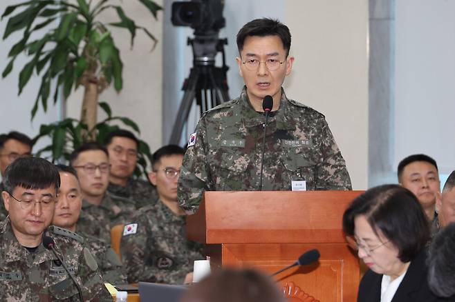 2025년 2월21일 국회에서 열린 ‘윤석열 정부의 비상계엄 선포를 통한 내란 혐의 진상규명 국정조사 특별위원회\' 전체회의에서 김대우 전 국군방첩사령부 수사단장이 위원들의 질의에 답하고 있다. 연합뉴스